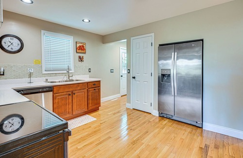 Murray House | Peaceful Murray Home ~ 8 Mi to Kentucky Lake!