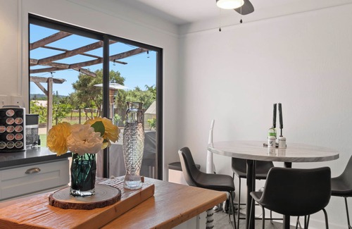 St. Helena House | Peaceful Napa Getaway with Designer Finishes & Outdoor Oasis