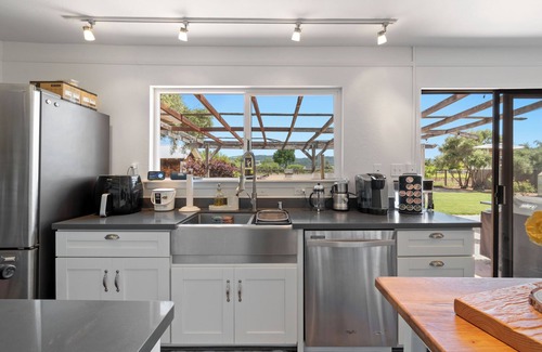 St. Helena House | Peaceful Napa Getaway with Designer Finishes & Outdoor Oasis