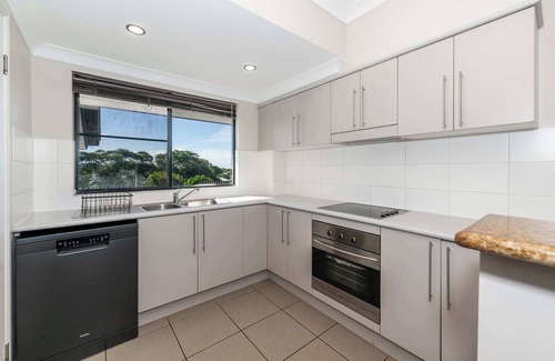 West End Apartment | Peaceful on Percy Sum