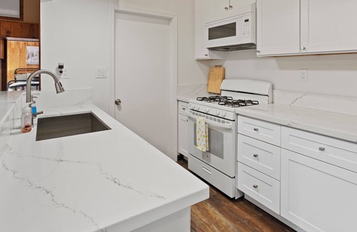 Camarillo House | PEACEFUL ONE BEDROOM GUEST HOUSE ON A RANCH