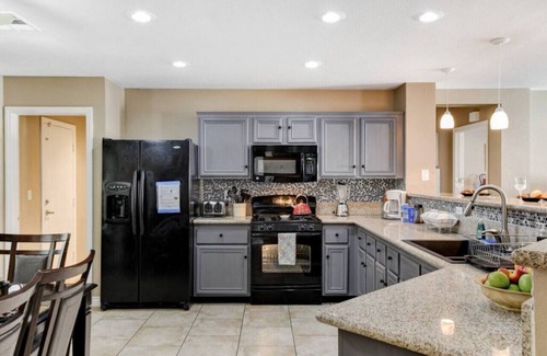 Sunrise Manor House | Peaceful POOL- 6beds 3bedrms Kids ok Nellis Close