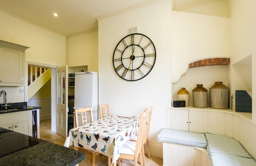 Ross-on-Wye Apartment | Peaceful Quality 2 bedroom/2 bathrooms Country House Apartment:beautiful garden