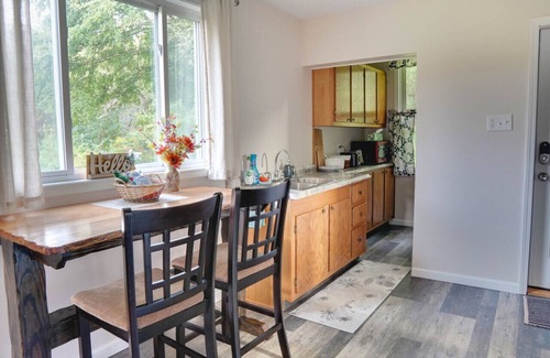 Spangler House | Peaceful retreat in the woods | 3br | King bed
