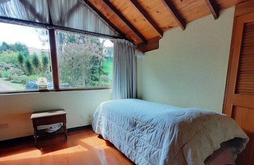 Cajica House | Peaceful Retreat in Cajicá-close to Bogotá, with tree house and children's park!