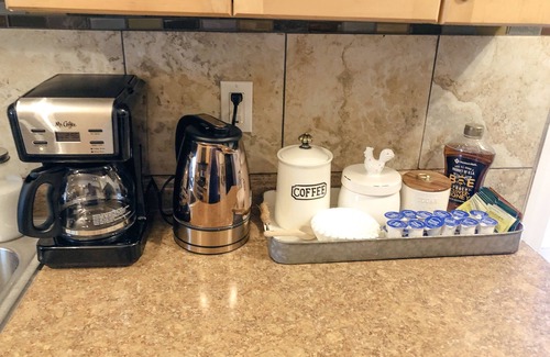 Hickory Plains House | Peaceful Sheep Farm in Austin - Pet Friendly!