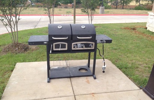 Gonzales House | Peaceful Stay at historic Gonzales | Three Rooms | Free Parking