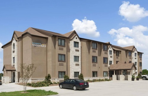 Gonzales House | Peaceful Stay at historic Gonzales | Three Rooms | Free Parking