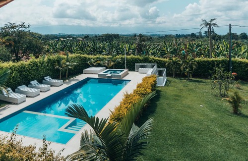 Circasia House | Peaceful Villa w/Wi-Fi + Jacuzzi