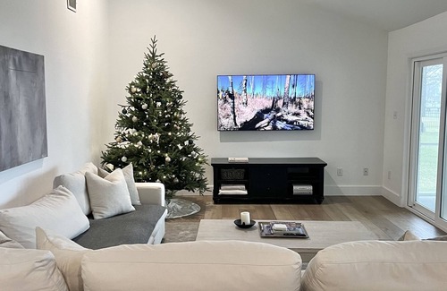 Lillian House | Peaceful waterfront getaway !!