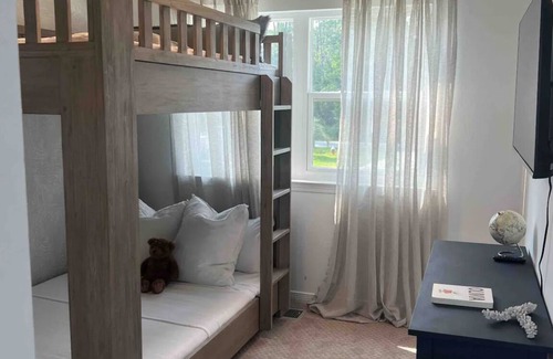 Lillian House | Peaceful waterfront getaway !!