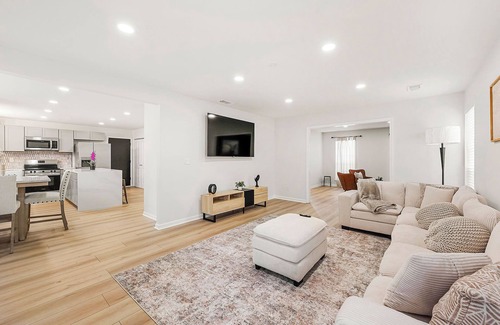 Sandtown House | Peach City Oasis Atl near Aquarium, Truist Park