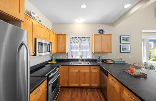 Lakeside House | Peach Place at Lakeside