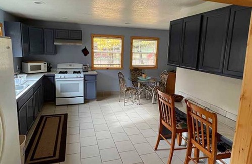 Somes Bar House | Peach tree cottage