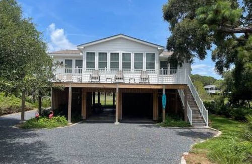 Folly Beach House | Peaches Folly, Steps to the Beach, Pet Friendly