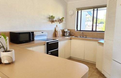 Silver Sands House | Peachy Keen - Beachfront in Silver Sands. Family + Pet friendly Mandurah base.