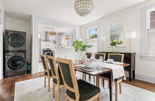 North-Central Apartment | Peachy King | Comfy 2-Bedroom Downtown