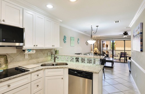 Bradenton Beach Condo | Peak a boo Gulf of Mexico balcony views! Direct beach access! Autumn and winter dates available!