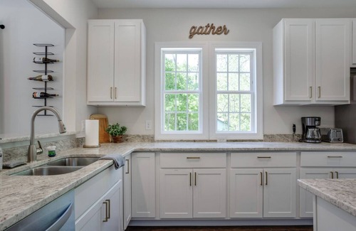 Apex House | Peak City Perfection- Apex Downtown Walkable, Park Views, Big Yard, Large Groups