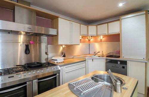 Newark House | PEAK HOUSE, family friendly, with open fire in Newark-On-Trent