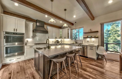 Montgomery Estates Cabin | PeakView: Air Conditioning, Luxury 6br, Hot Tub Game Room, Theater, Bar, Near Lake, Heavenly, Hiking