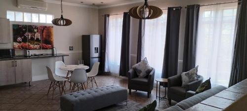 Tzaneen Apartment | Pearlman Loft