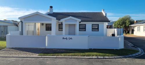 Pearly Beach House | Pearly Gate