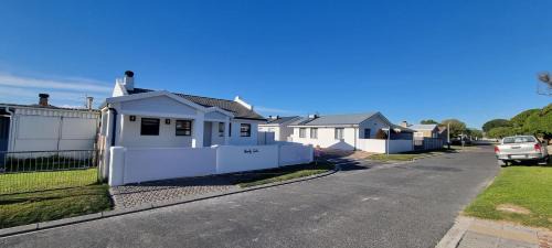 Pearly Beach House | Pearly Gate