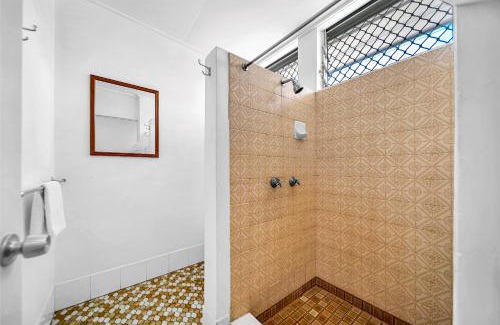 Bowen Hotel | Pearly Shell Motel