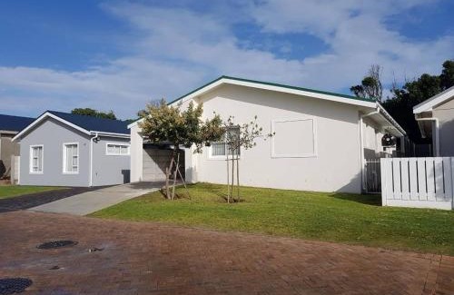 Pearly Beach House | Pearly Waves