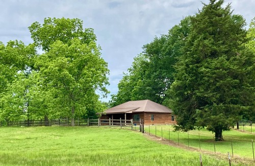 Mathiston House | Pecan Hill - Charming 3-bedroom farmhouse in peaceful Mathiston