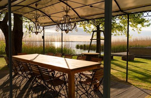 Rankwitz House | Peeneblick - Traumhaus in exklusiver Direktlage am Wasser mit eigenem Bootssteg für 8 Personen