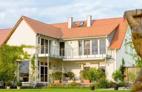 Rankwitz House | Peeneblick - Traumhaus in exklusiver Direktlage am Wasser mit eigenem Bootssteg für 8 Personen