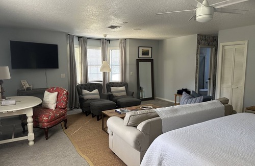 St. Augustine South House | Pelican Guesthouse-Spacious/Quiet/Comfortable