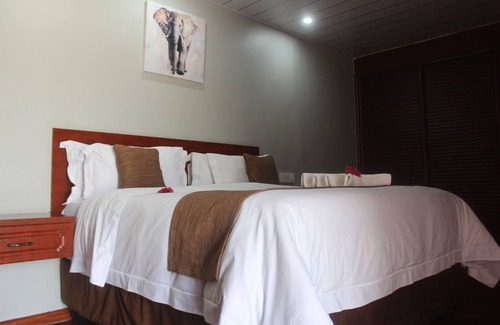 Nata Cabin | Pelican Lodge and Camping