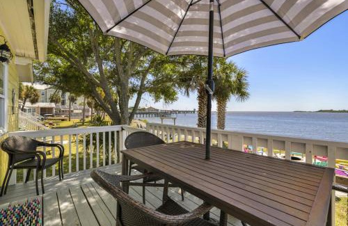 Cedar Key House | Pelican Place - Waterfront launch and fire pit