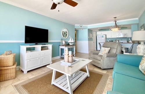 Holiday Beach Condo | Pelican Walk 504- Free Beach Chairs Gulf Front!