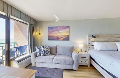 Myrtle Beach Hotel | Pelicans Flight at Sandcastle South