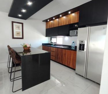 12 de Octubre Apartment | Pent-house a media cuadra del malecón, Hookipa Tower!