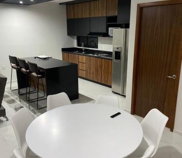 12 de Octubre Apartment | Pent-house a media cuadra del malecón, Hookipa Tower!