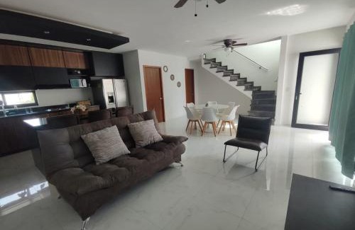 12 de Octubre Apartment | Pent-house a media cuadra del malecón, Hookipa Tower!