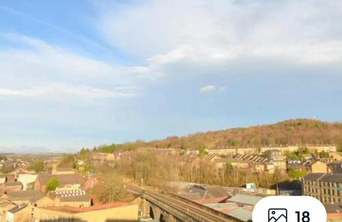 Dewsbury Apartment | PENTHOUSE APARTMENT - FREE GARAGED Parking - BALCONY - GYM