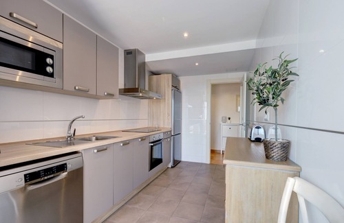 San Roque Apartment | Penthouse Apartment in Alcaidesa with Mountain View, Wi-Fi, Pool, Garden & Terrace