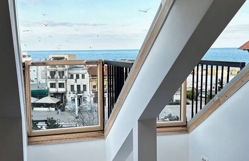 Old Town Apartment | Penthouse apartment with terrace in Constanta/The Composer