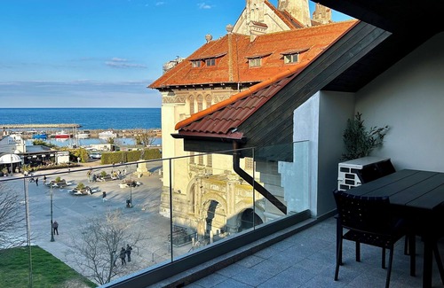 Old Town Apartment | Penthouse apartment with terrace in Constanta/The Composer