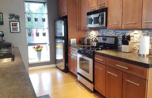 Shorewood-Tower Hills-Harbert Condo | Penthouse for Two! Enjoy the Fall! Relax. Hot tub - Steam Shower - Fireplace.