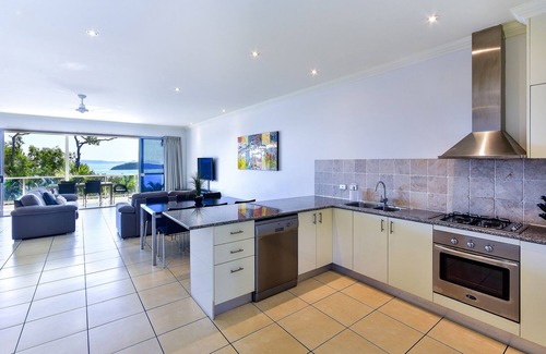 Hamilton Island Apartment | Penthouse style apartment Blue Water Views 10