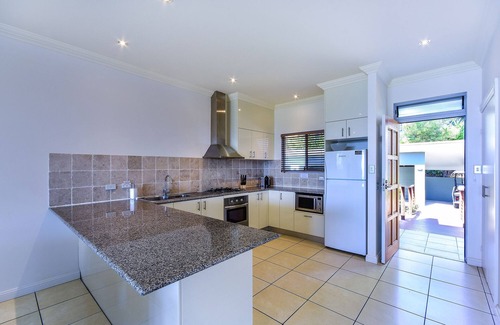 Hamilton Island Apartment | Penthouse style apartment Blue Water Views 10