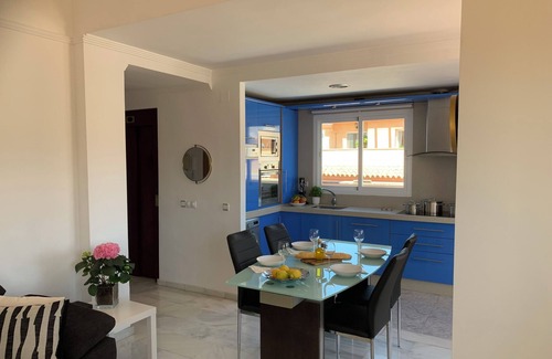 Caleta de Velez Apartment | Penthouse-Wohnung mit Blick auf das Mittelmeer und die Berge