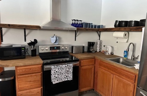 Gardiner Apartment | Peregrine Nest- Spacious apartment close to Yellowstone, tons of wildlife